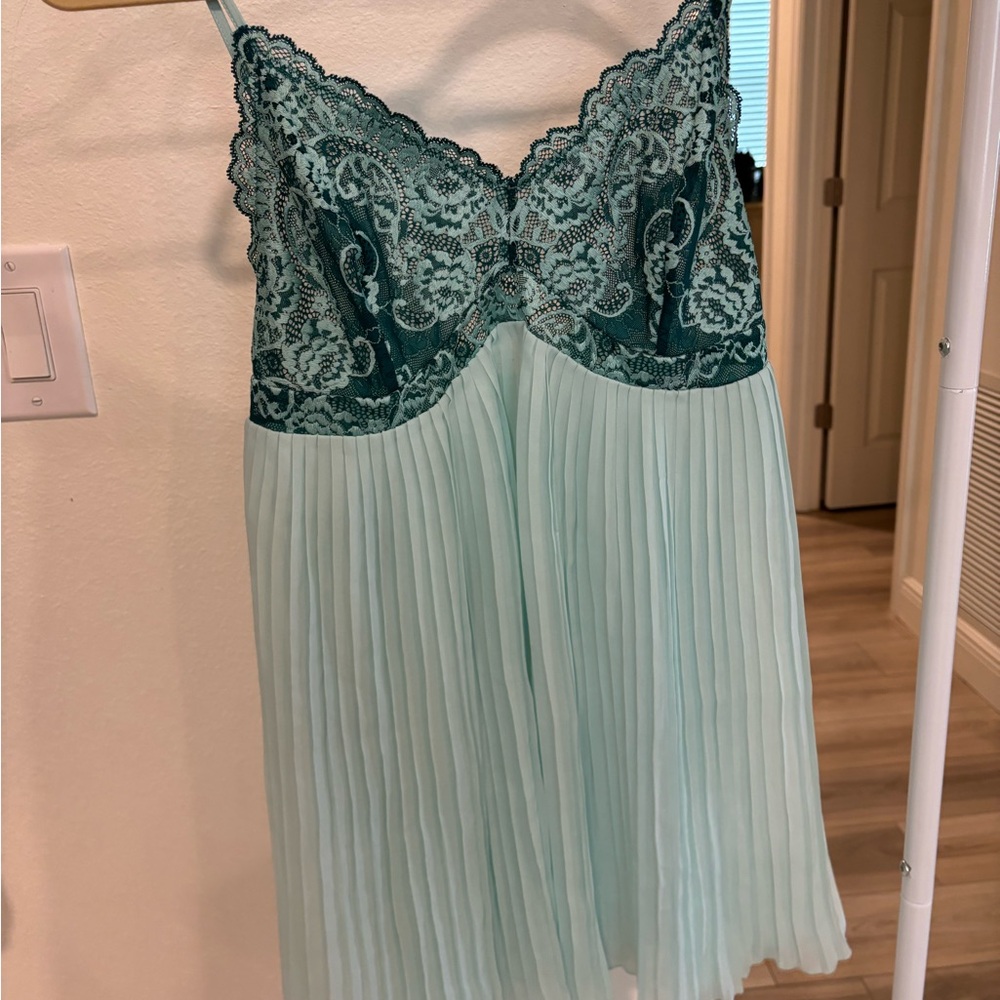 Soma babydoll -soft mint green w lace bodice. Pretty pastel-excellent condition